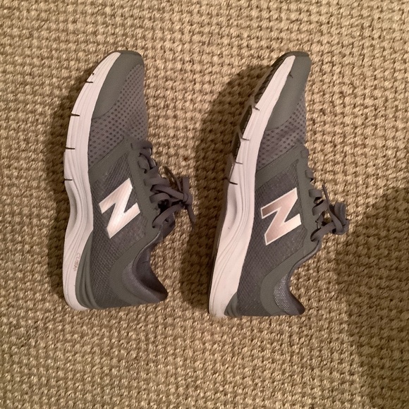 New balance athletic shoes - Picture 3 of 3